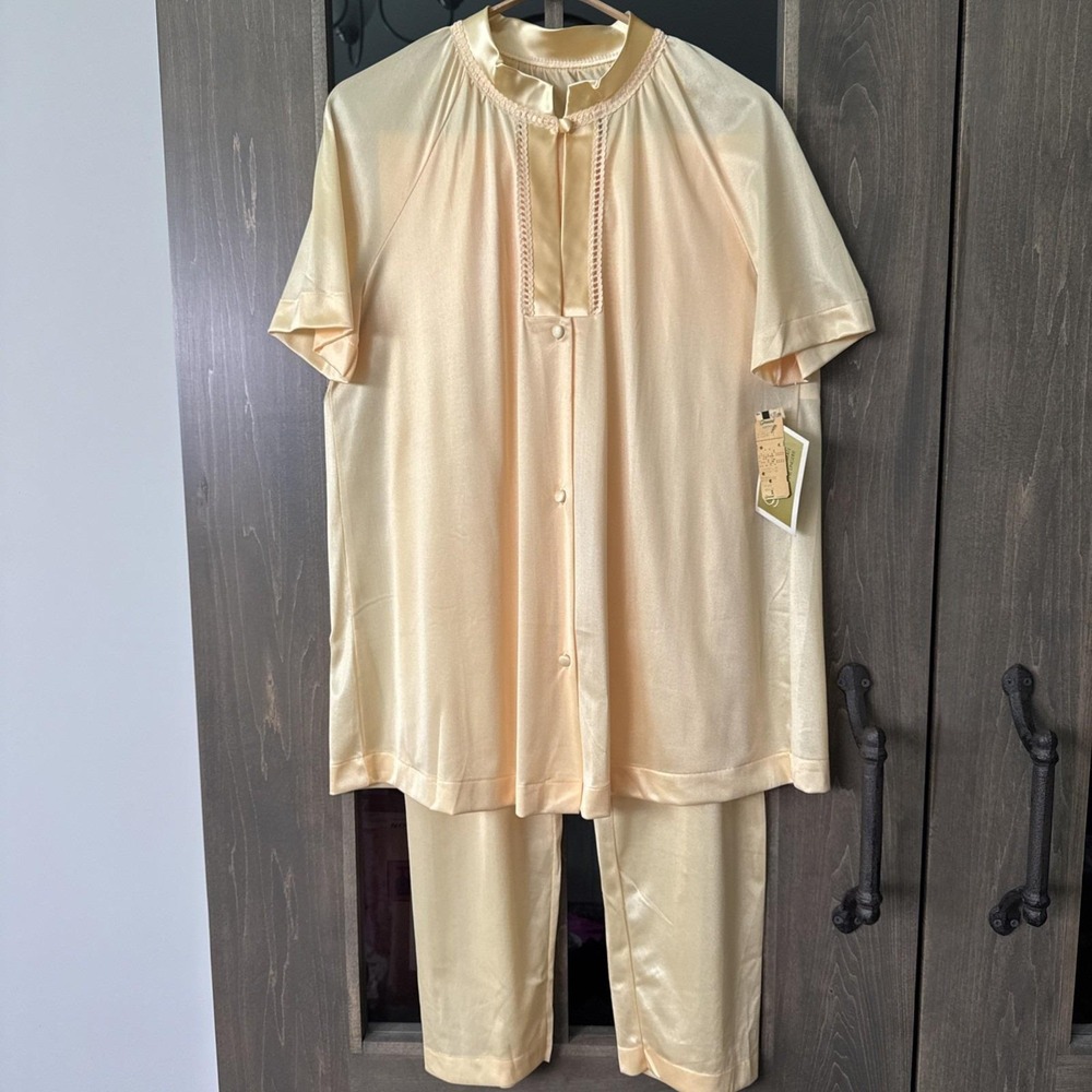 Vintage 1960s Gossard Pajama Set Mandarin Collar Satin Lace Trim Womens S Yellow